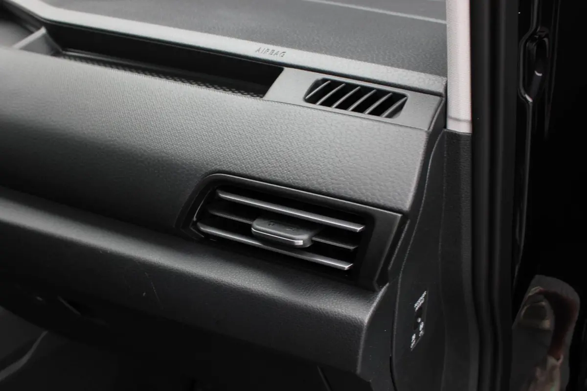 2.0 TDI 122PK DSG JB- EDITION / MAXTRON / SIDE- BARS / VERLAGING / ELEK- PAKKET / PDC / CAMERA / BLACK OPS