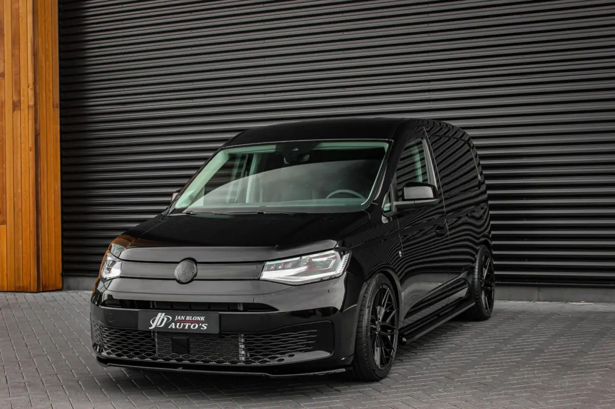 2.0 TDI 122PK DSG JB- EDITION / MAXTRON / SIDE- BARS / VERLAGING / ELEK- PAKKET / PDC / CAMERA / BLACK OPS