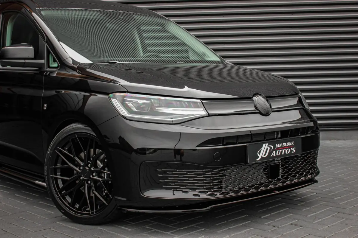 2.0 TDI 122PK DSG JB- EDITION / MAXTRON / SIDE- BARS / VERLAGING / ELEK- PAKKET / PDC / CAMERA / BLACK OPS