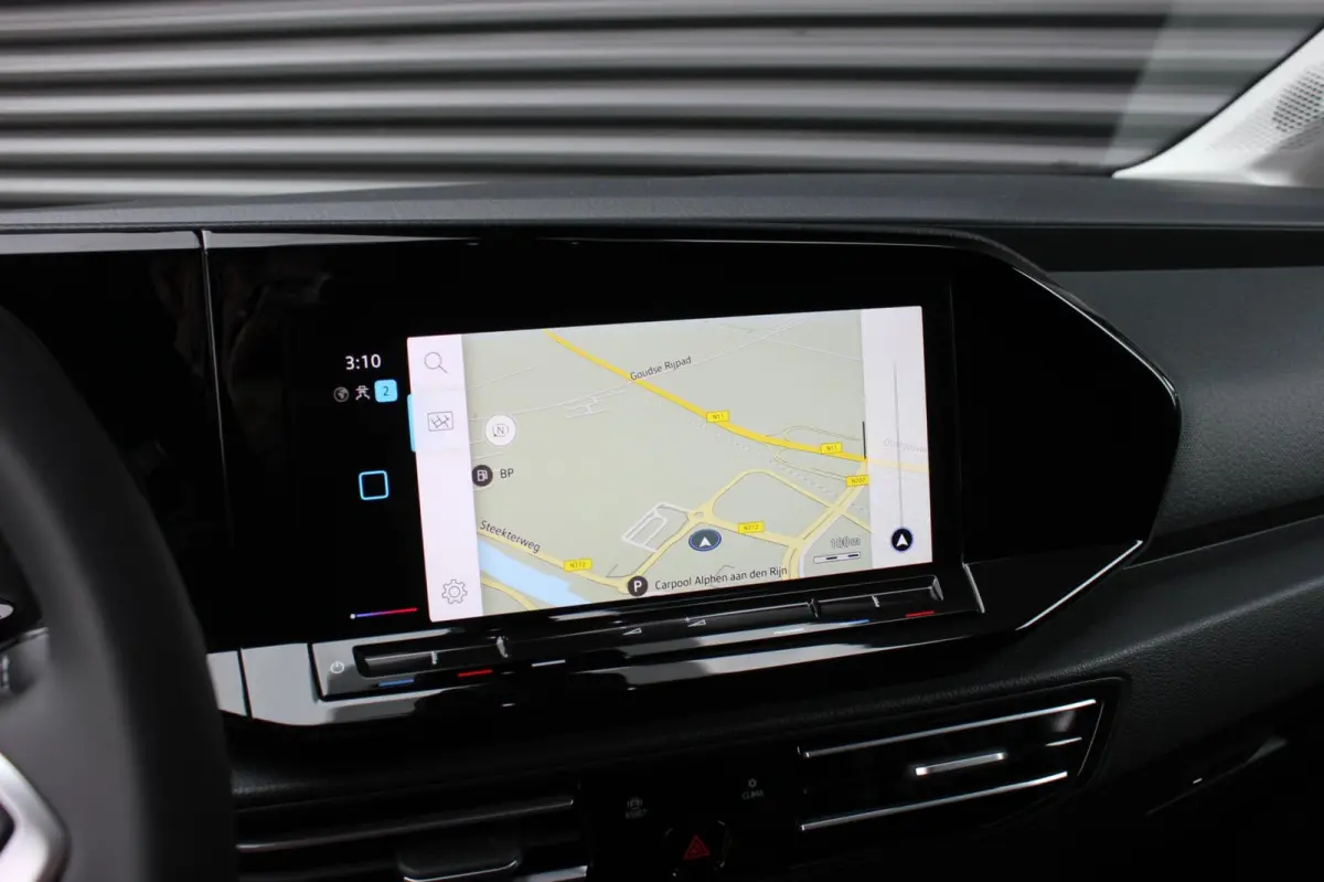 2.0 TDI 122PK DSG JB- EDITION / MAXTRON / SIDE- BARS / VERLAGING / ELEK- PAKKET / PDC / CAMERA / BLACK OPS