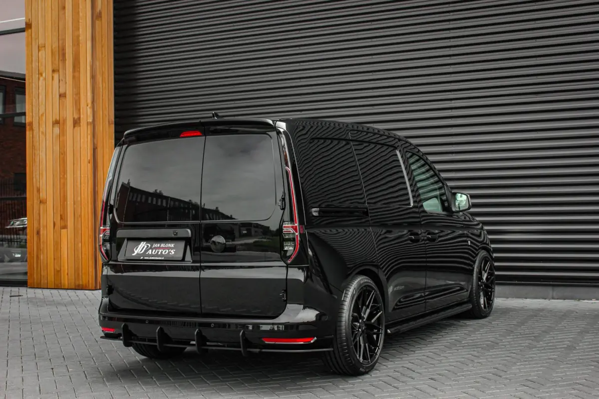 2.0 TDI 122PK DSG JB- EDITION / MAXTRON / SIDE- BARS / VERLAGING / ELEK- PAKKET / PDC / CAMERA / BLACK OPS