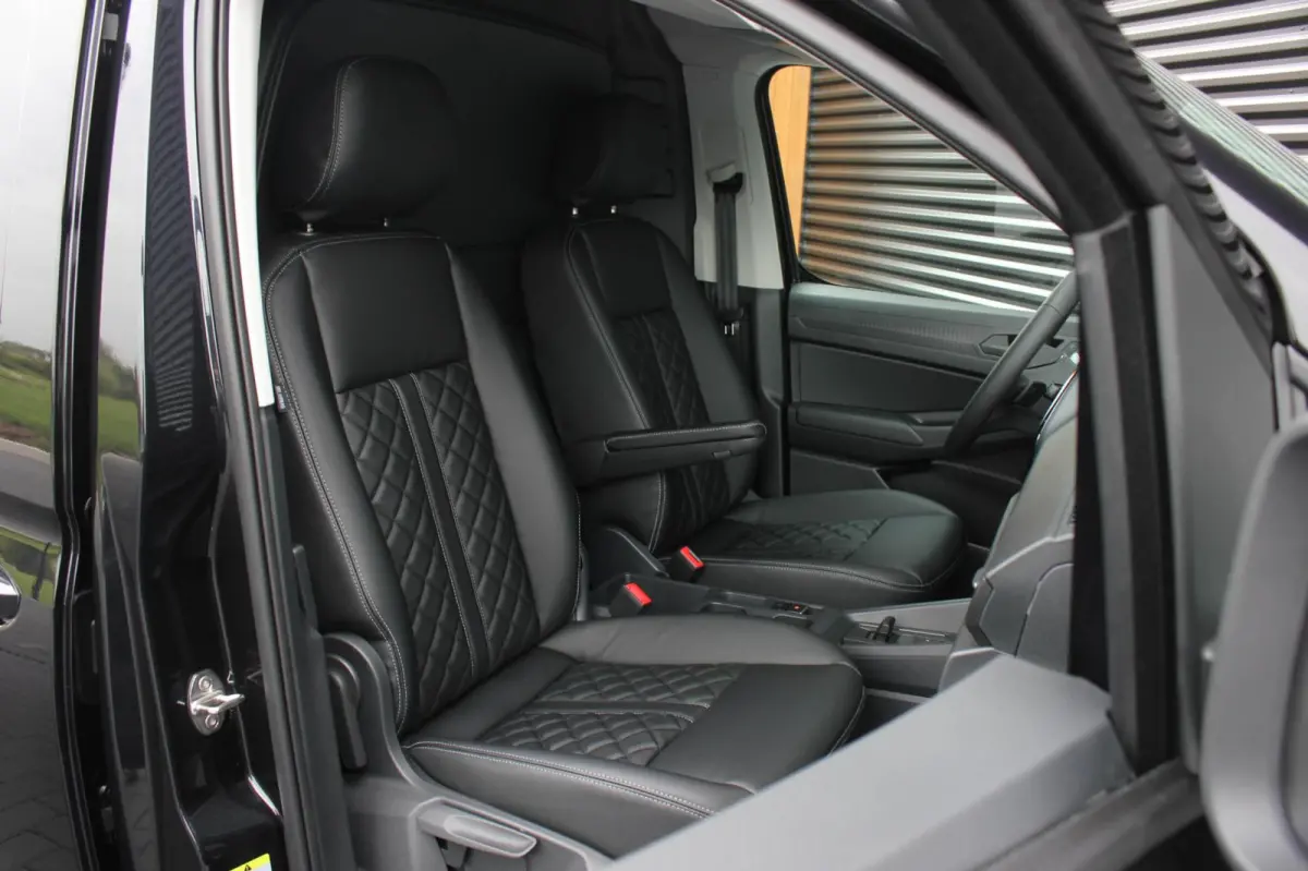 2.0 TDI 122PK DSG JB- EDITION / MAXTRON / SIDE- BARS / VERLAGING / ELEK- PAKKET / PDC / CAMERA / BLACK OPS