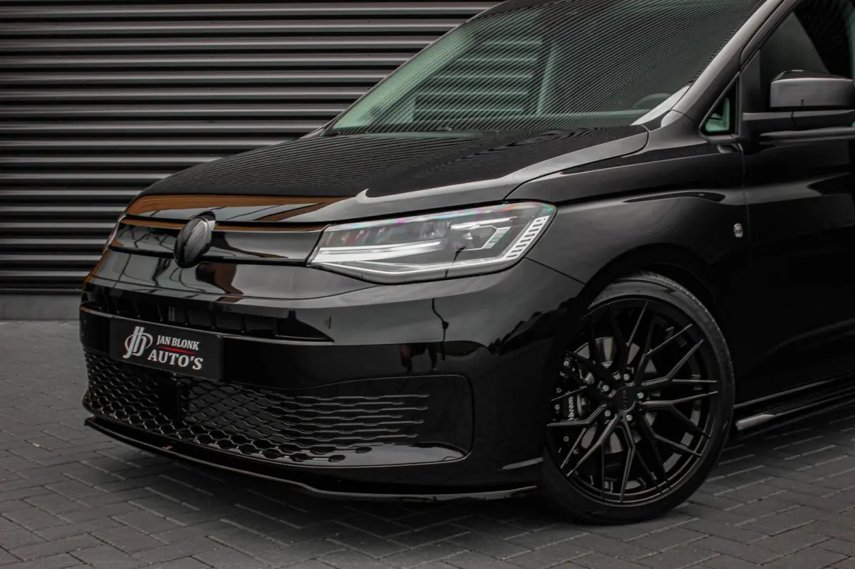 2.0 TDI 122PK DSG JB- EDITION / MAXTRON / SIDE- BARS / VERLAGING / ELEK- PAKKET / PDC / CAMERA / BLACK OPS