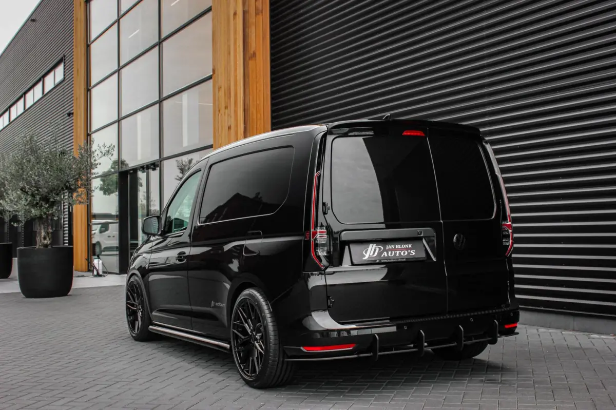 2.0 TDI 122PK DSG JB- EDITION / MAXTRON / SIDE- BARS / VERLAGING / ELEK- PAKKET / PDC / CAMERA / BLACK OPS