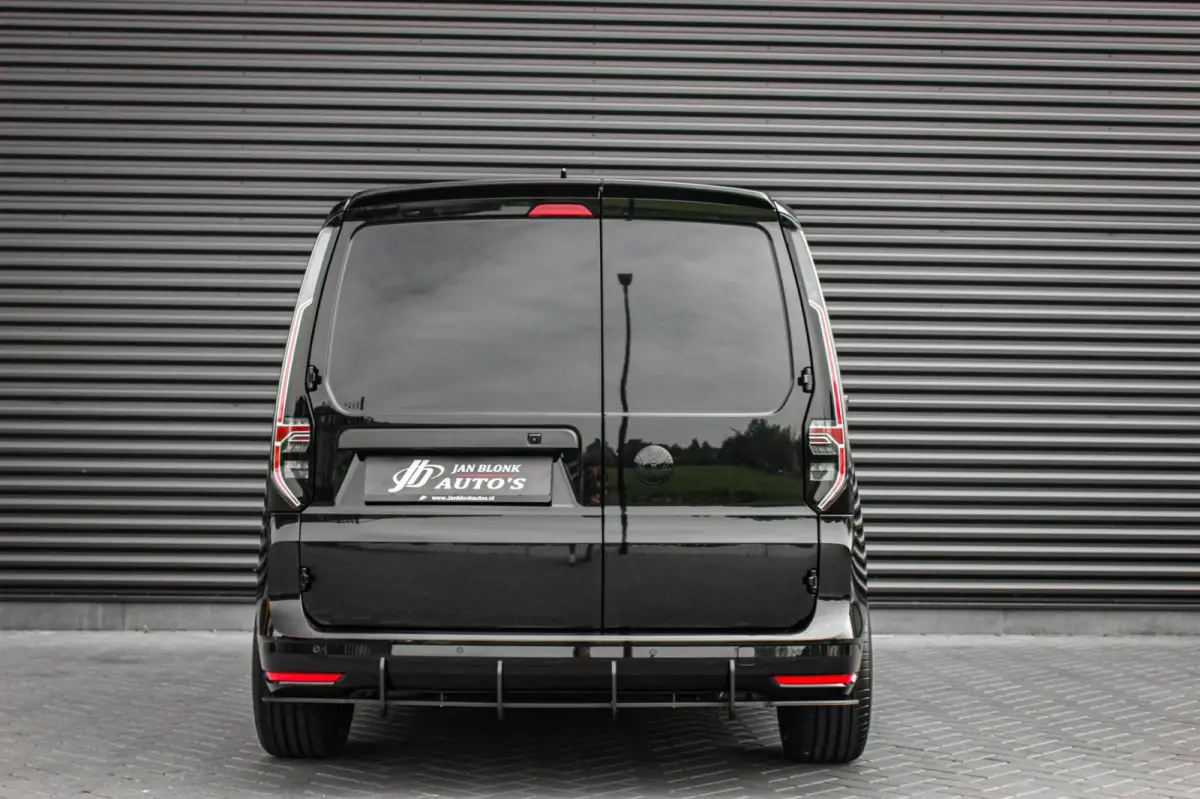 2.0 TDI 122PK DSG JB- EDITION / MAXTRON / SIDE- BARS / VERLAGING / ELEK- PAKKET / PDC / CAMERA / BLACK OPS