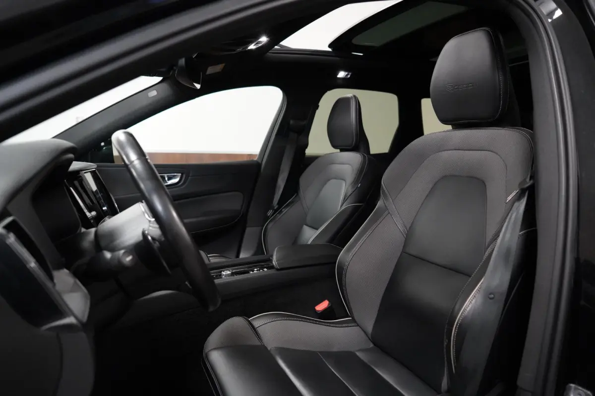 2.0 T8 AWD R-Design Lucht|Pano|Memory|Leder|Dodehoeksdetectie|Camera
