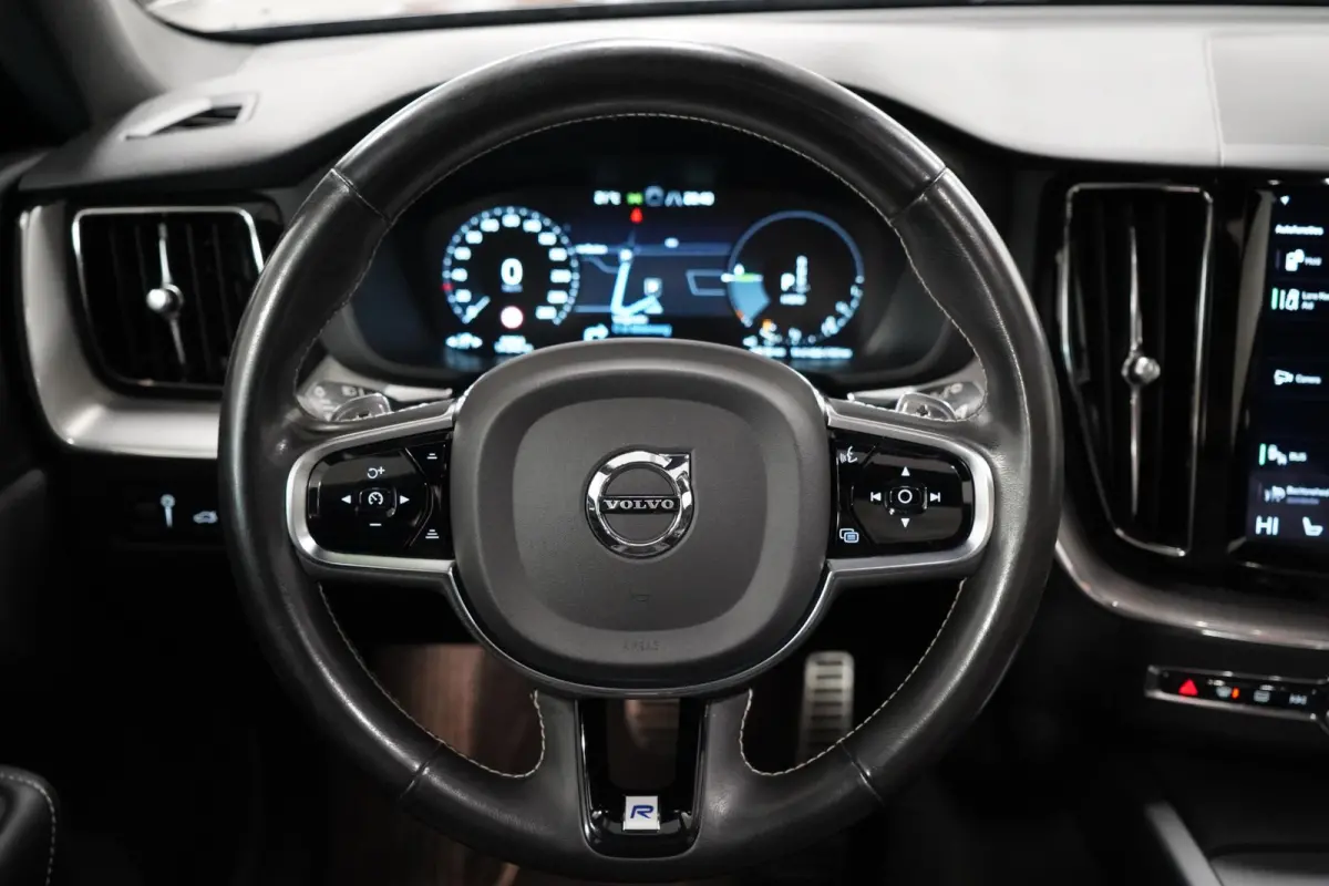 2.0 T8 AWD R-Design Lucht|Pano|Memory|Leder|Dodehoeksdetectie|Camera