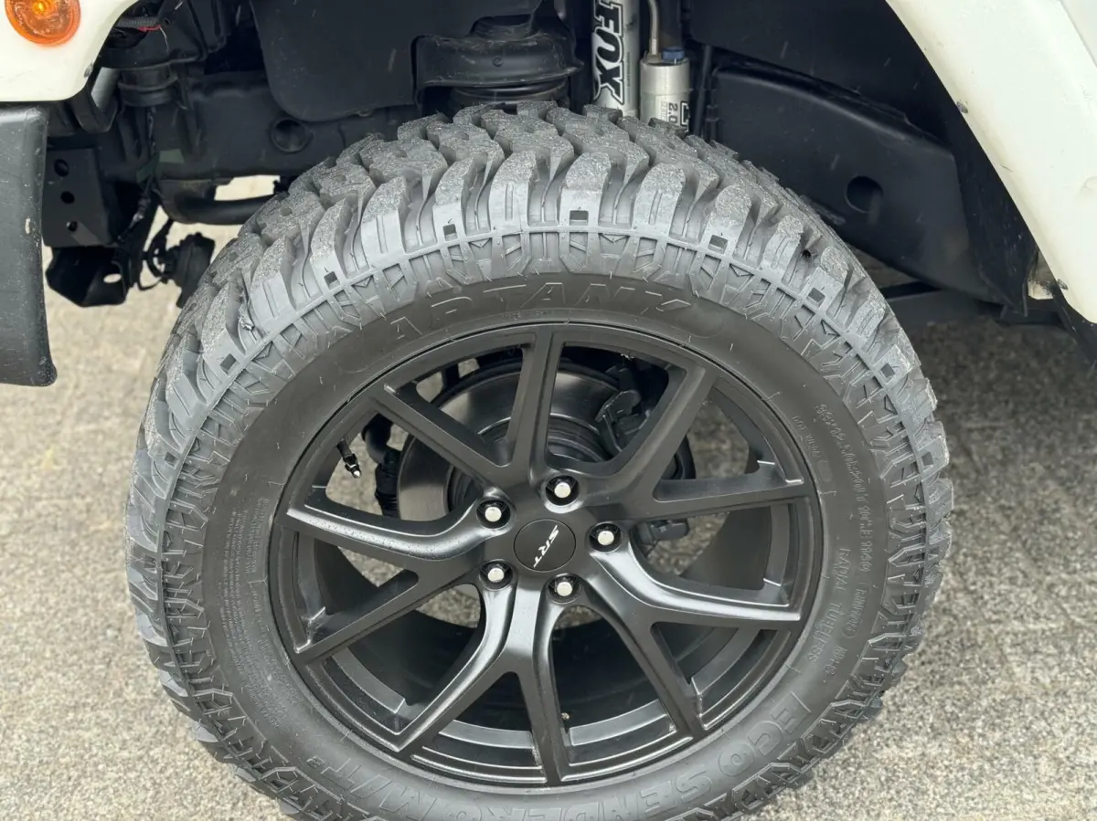 3.8 V6 4x4 automaat,airco,fox Suspension,magnaflow,20inch