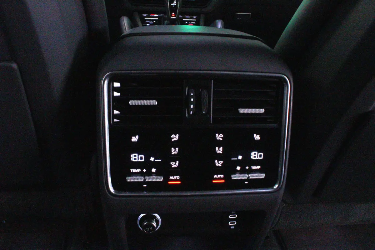 3.0 E-Hybrid KRIJT SPORTDESIGN PANO * NL *AUTO TRH 360 CAM ACC M 22