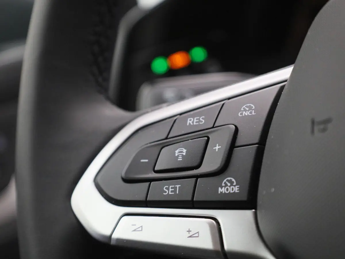 1.5 TSI Life Edition | Draadloze Apple Carplay | Adaptieve cruise control | Lane Assist | Climate control | Achteruitrij camera | Parkeersensoren | Elektrische achterklep |