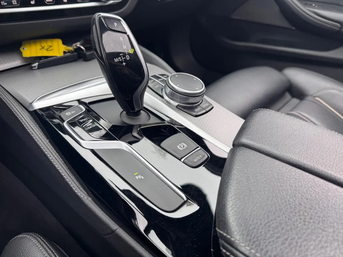 540i xDrive High Exe M-Sport Panodak Trekhaak Dealeronderh