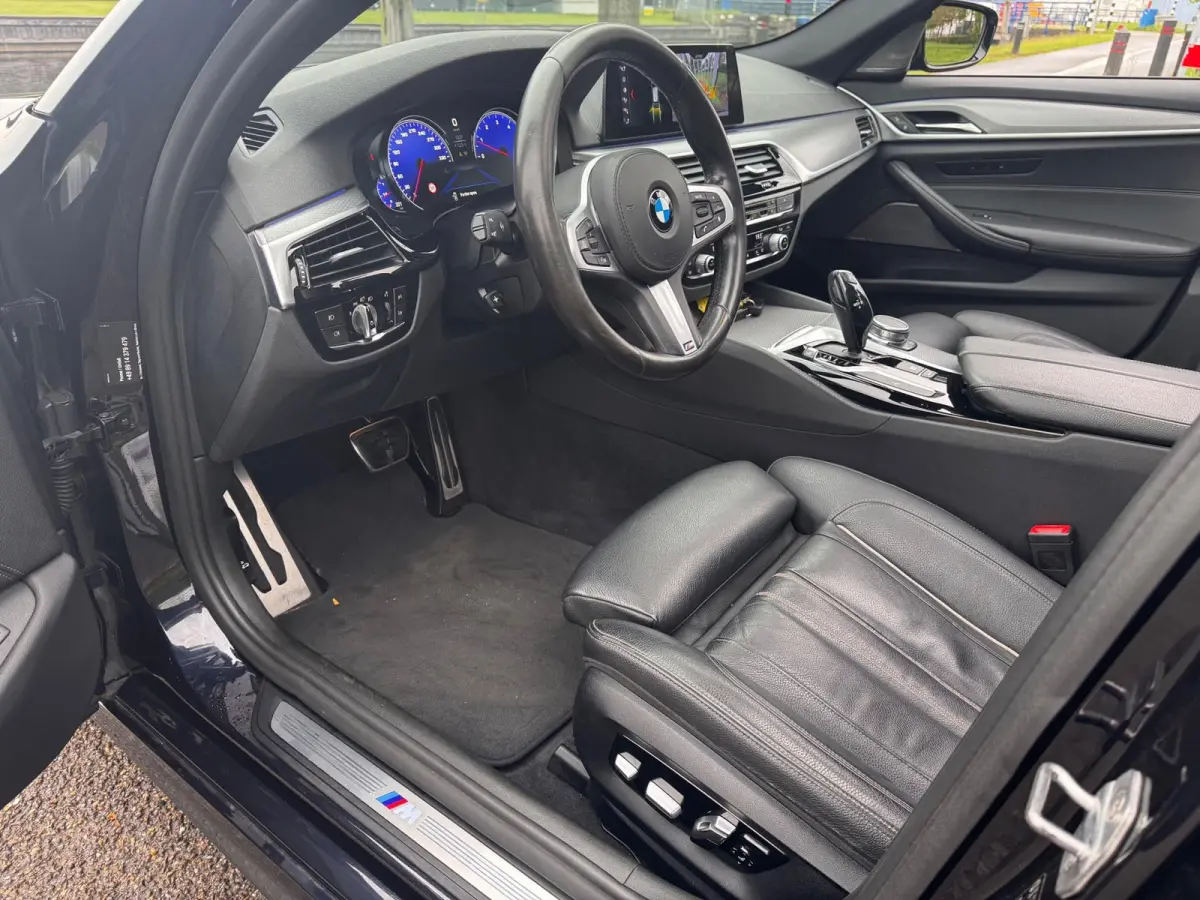 540i xDrive High Exe M-Sport Panodak Trekhaak Dealeronderh
