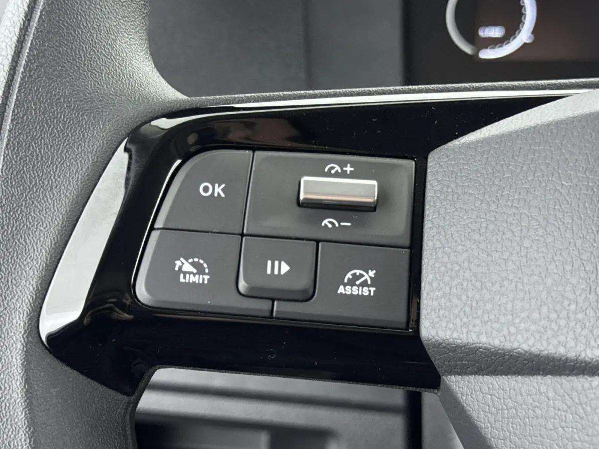 EV 75 KWh 136pk L2 | 0% Rente | 3-Persoons  | Parkeersensoren | Bluetooth