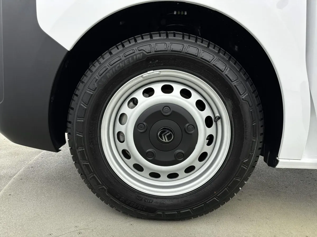 EV 75 KWh 136pk L2 | 0% Rente | 3-Persoons  | Parkeersensoren | Bluetooth
