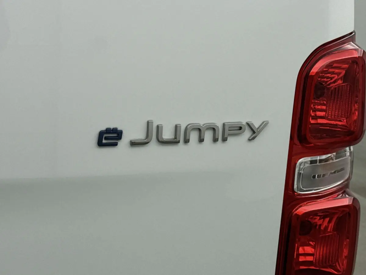 EV 75 KWh 136pk L2 | 0% Rente | 3-Persoons  | Parkeersensoren | Bluetooth