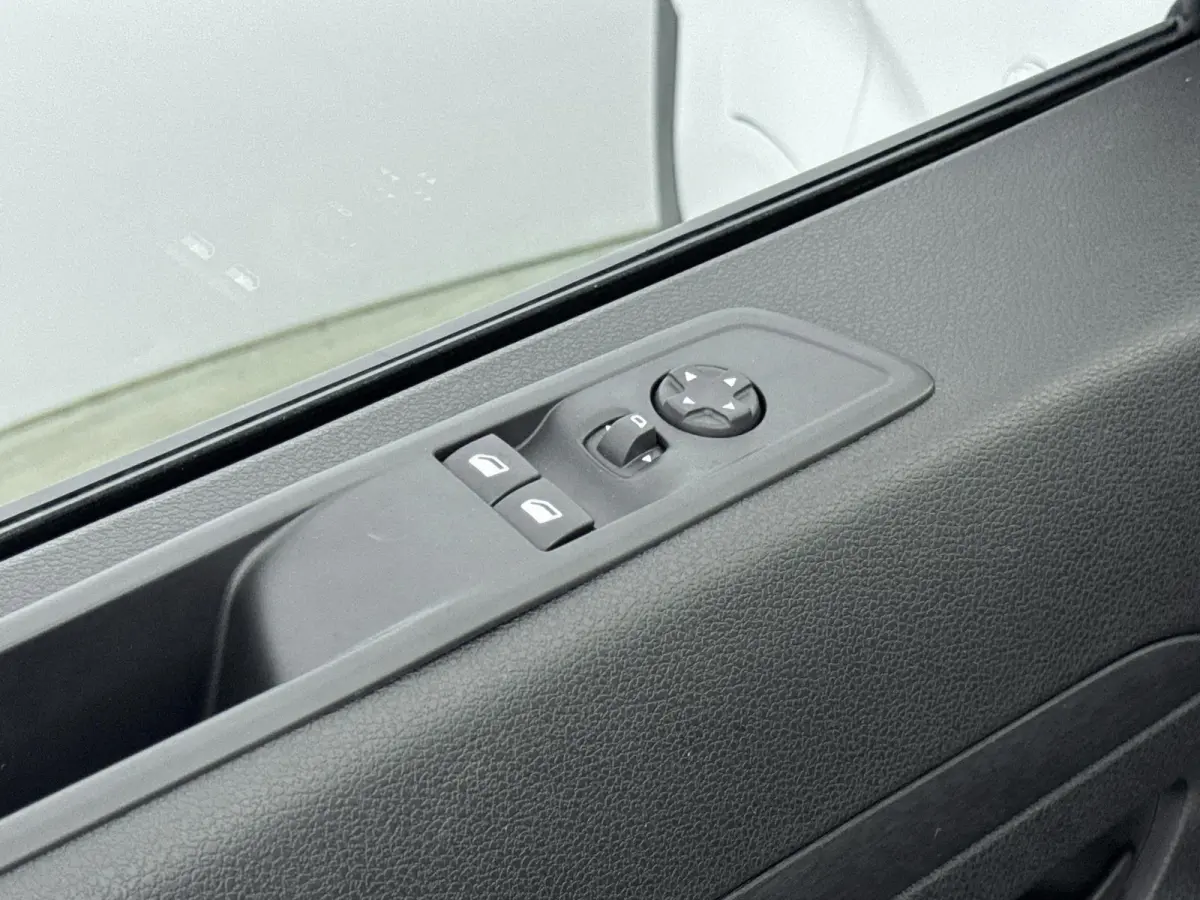 EV 75 KWh 136pk L2 | 0% Rente | 3-Persoons  | Parkeersensoren | Bluetooth