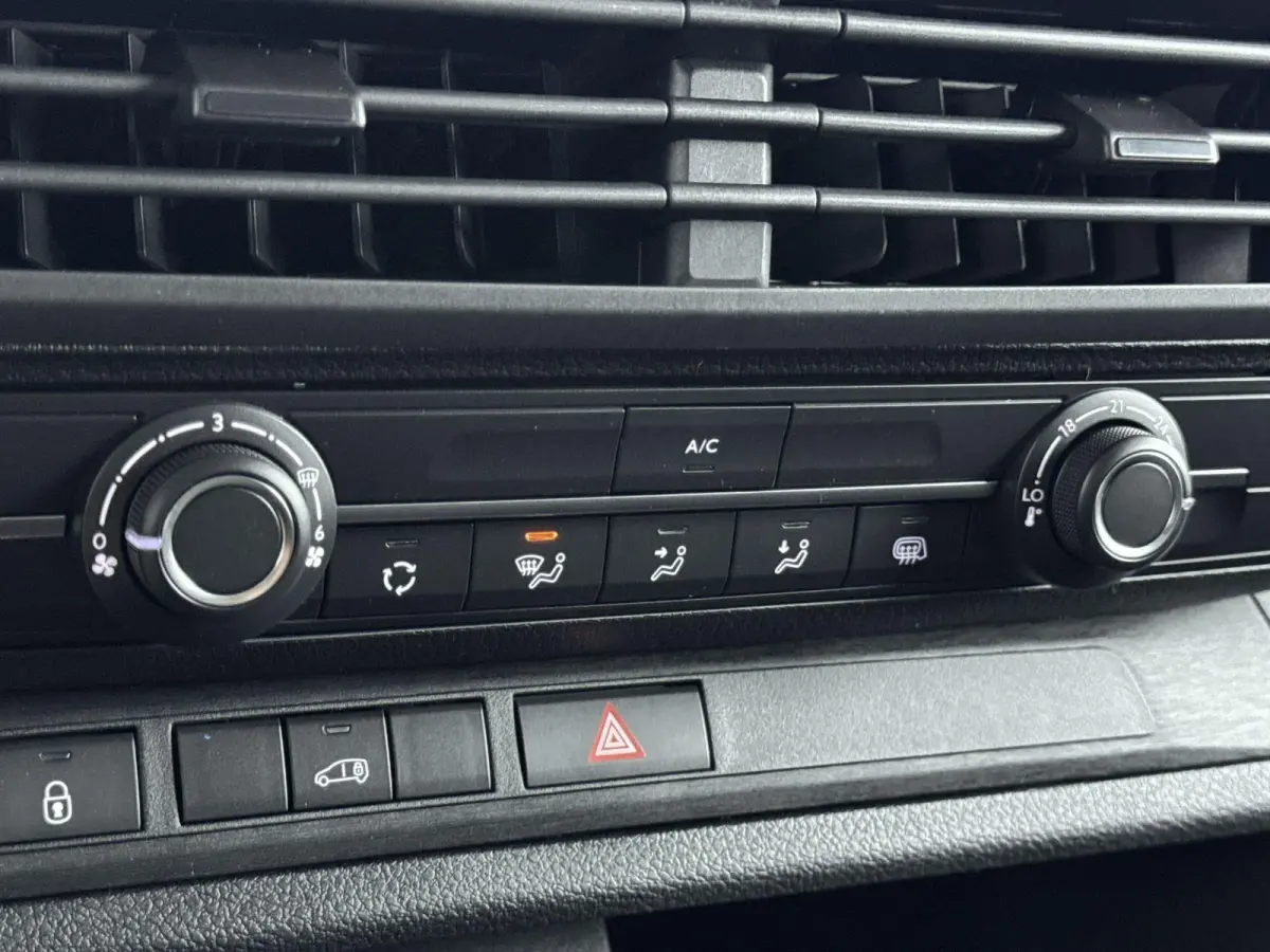 EV 75 KWh 136pk L2 | 0% Rente | 3-Persoons  | Parkeersensoren | Bluetooth