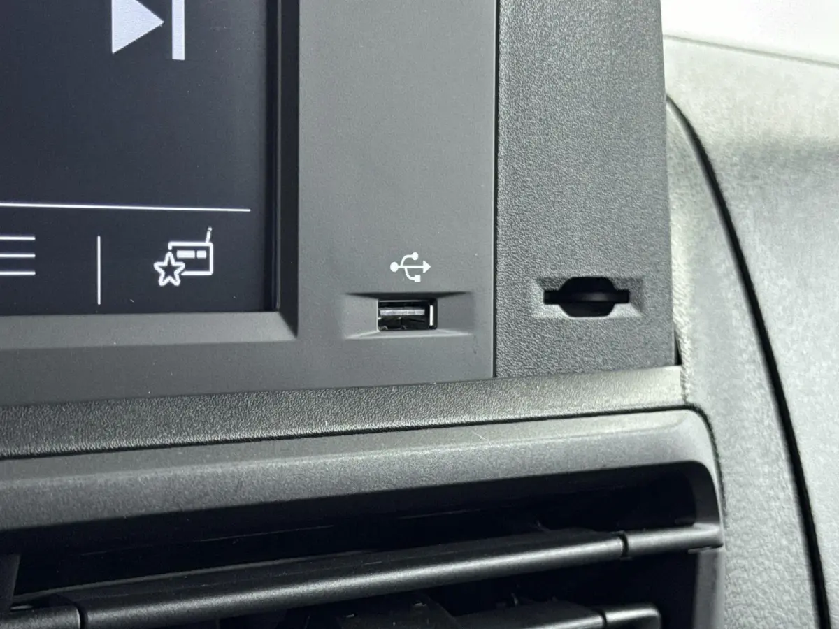 EV 75 KWh 136pk L2 | 0% Rente | 3-Persoons  | Parkeersensoren | Bluetooth
