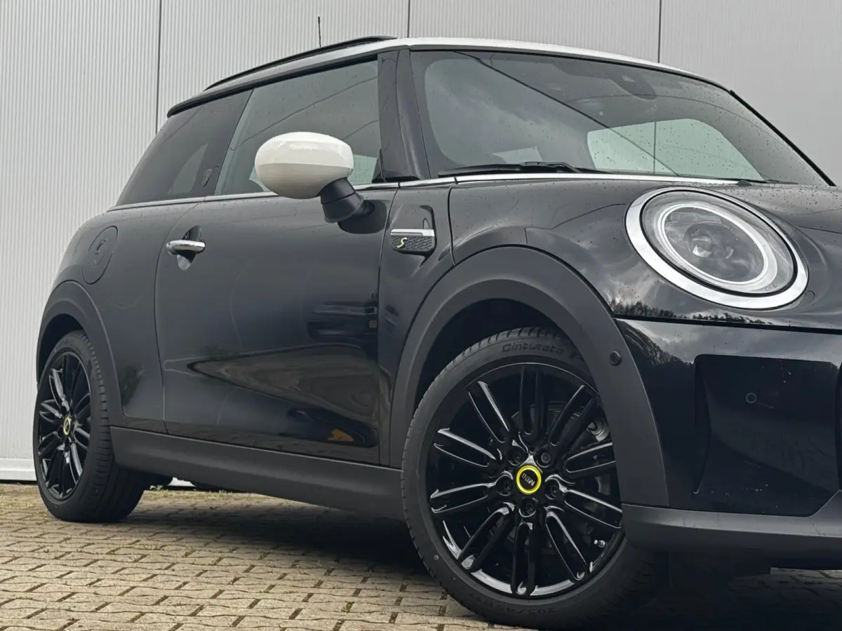 Mini YOURS SE ELEKTRIC LEDER PANORAMADAK STOELVERWARMING ADAPTICE CRUISE