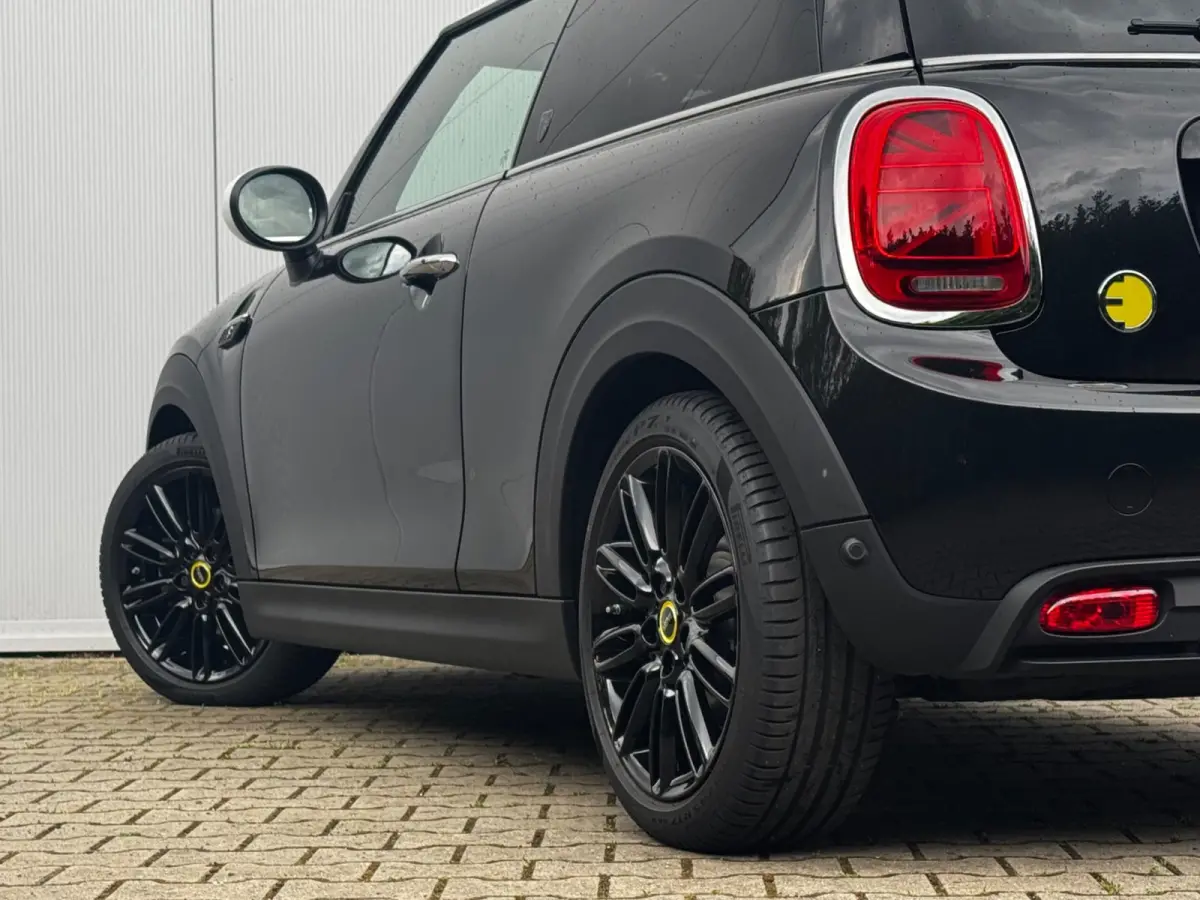 Mini YOURS SE ELEKTRIC LEDER PANORAMADAK STOELVERWARMING ADAPTICE CRUISE