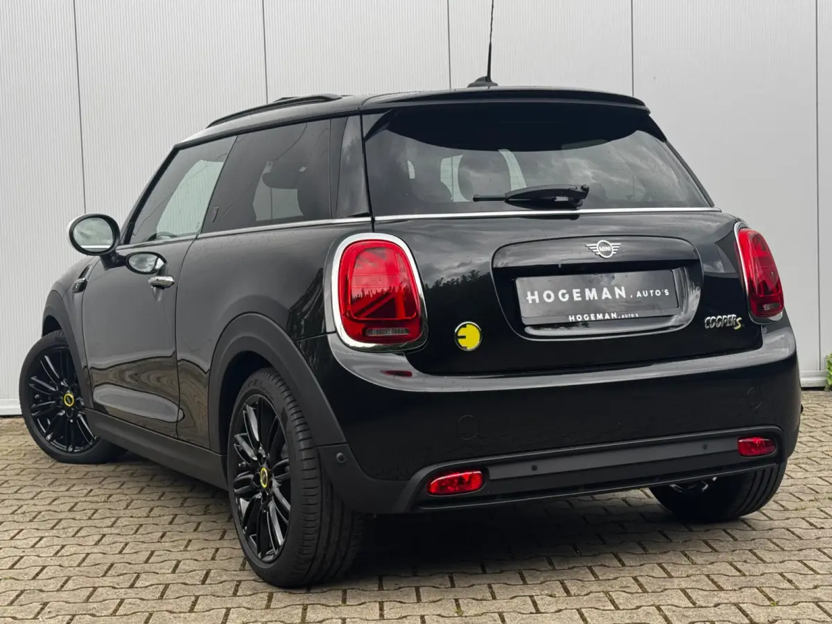 Mini YOURS SE ELEKTRIC LEDER PANORAMADAK STOELVERWARMING ADAPTICE CRUISE