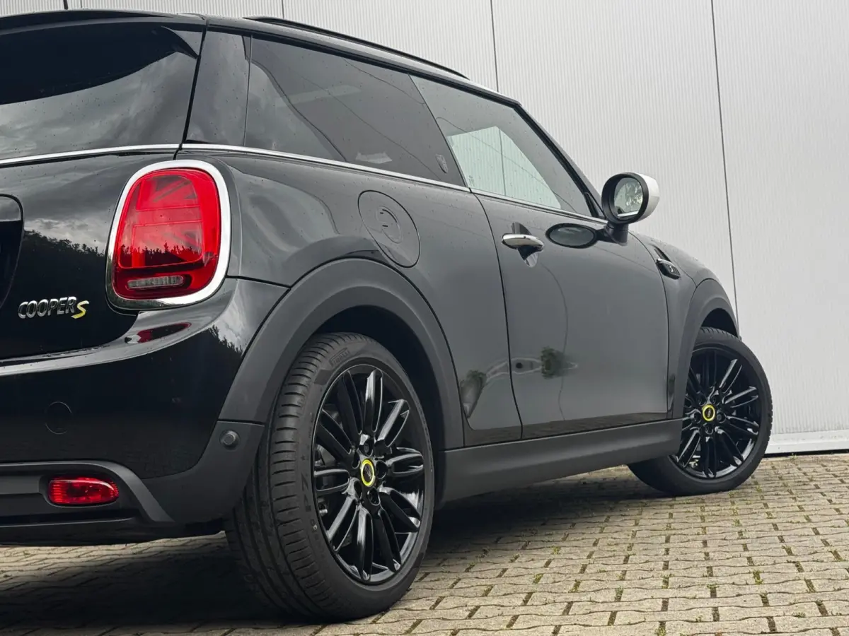 Mini YOURS SE ELEKTRIC LEDER PANORAMADAK STOELVERWARMING ADAPTICE CRUISE