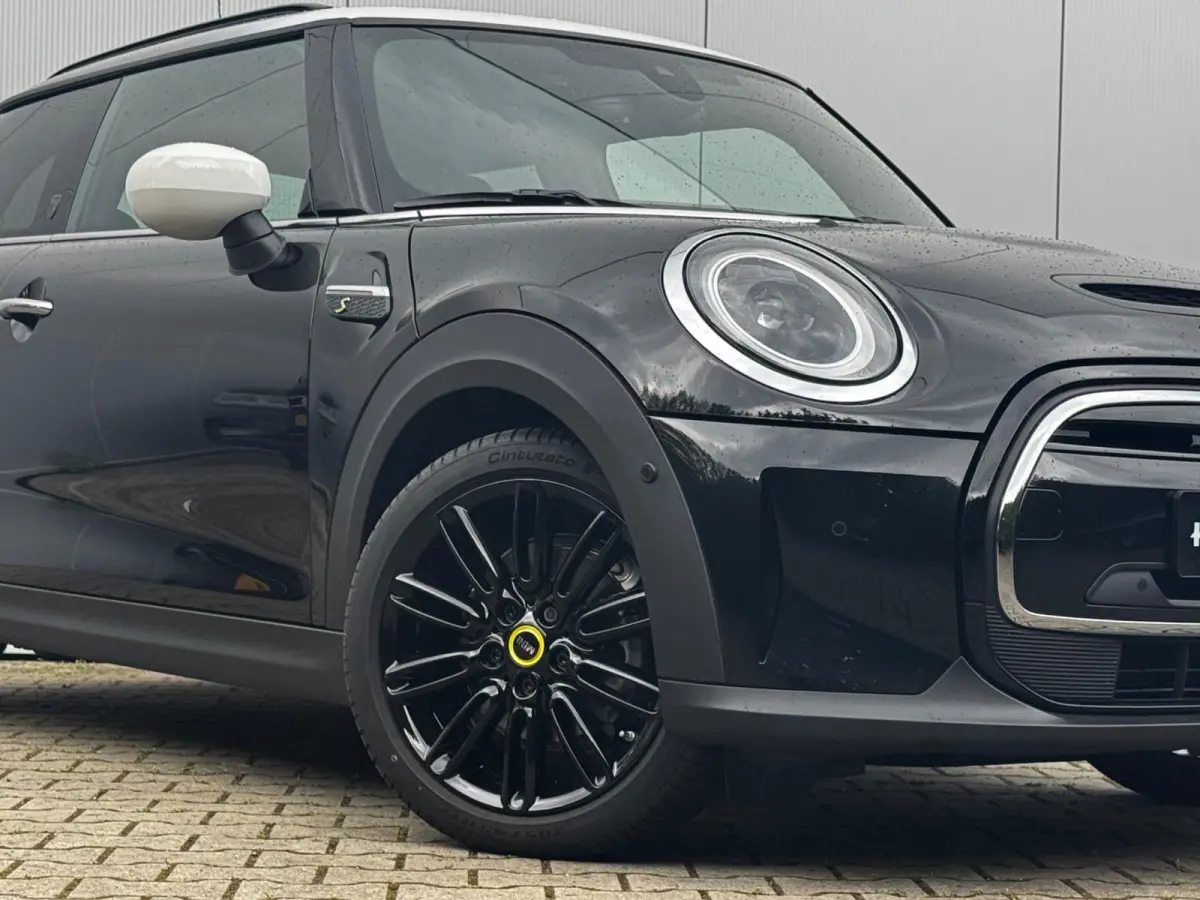 Mini YOURS SE ELEKTRIC LEDER PANORAMADAK STOELVERWARMING ADAPTICE CRUISE