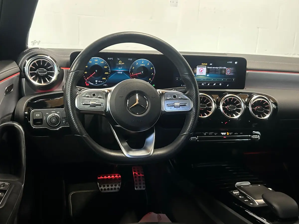 180 AMG Line - Panorama - Camera - Carplay - Sfeerverlichting