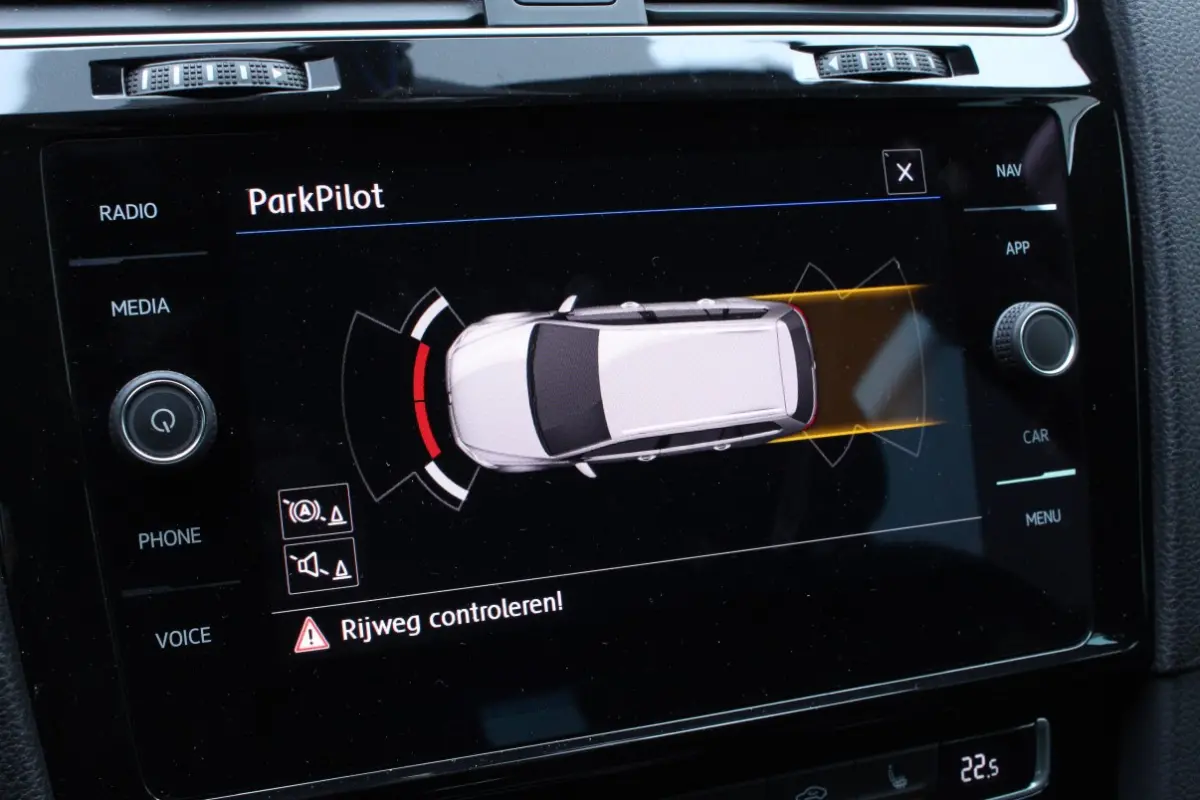 1.5 TSI R-Line 1eEIGNR! NAV BT STOELVW PDC '19
