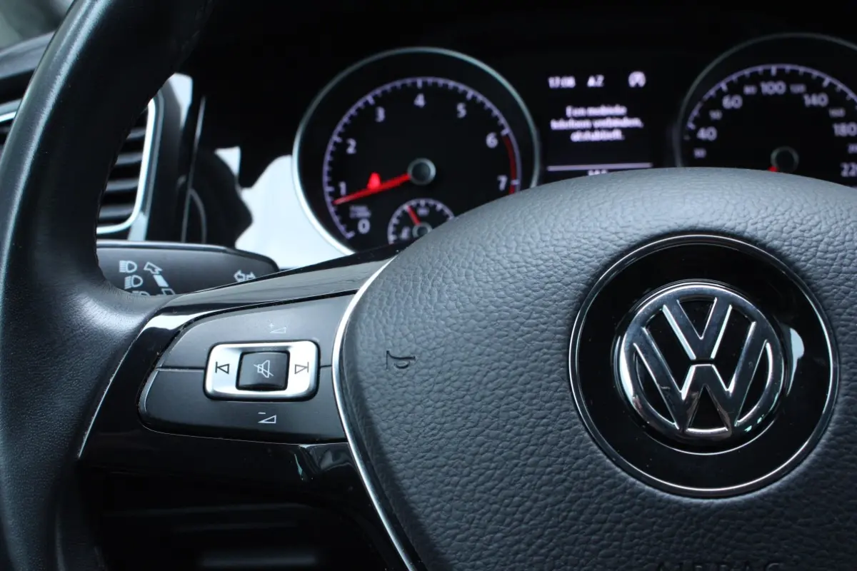 1.5 TSI R-Line 1eEIGNR! NAV BT STOELVW PDC '19