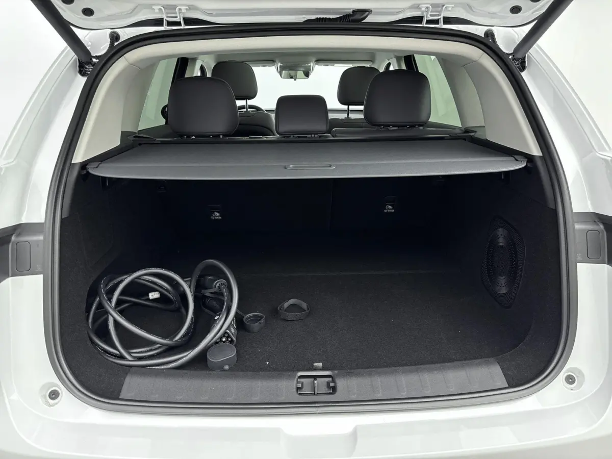 Design 69.9 kWh | VOORRAAD ACTIE| Pearl White | lichtmetalen velgen 20" | Luxe kunstlederen bekleding | navigatiesysteem | panoramadak |