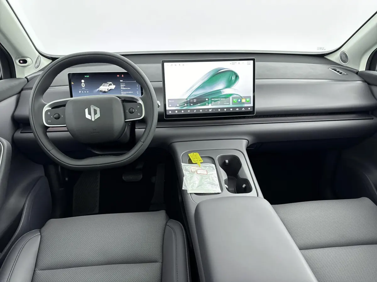 Design 69.9 kWh | VOORRAAD ACTIE| Pearl White | lichtmetalen velgen 20" | Luxe kunstlederen bekleding | navigatiesysteem | panoramadak |