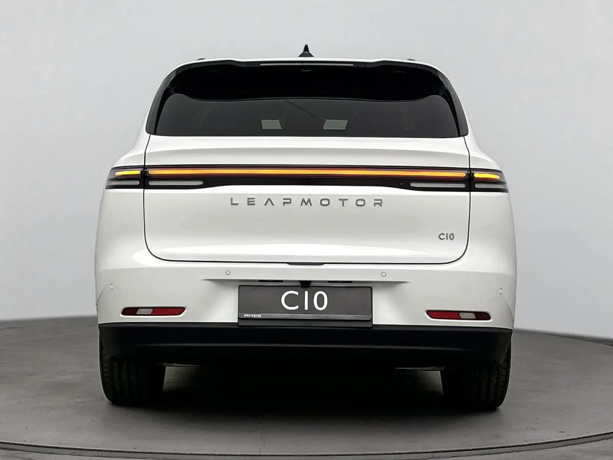 Design 69.9 kWh | VOORRAAD ACTIE| Pearl White | lichtmetalen velgen 20" | Luxe kunstlederen bekleding | navigatiesysteem | panoramadak |