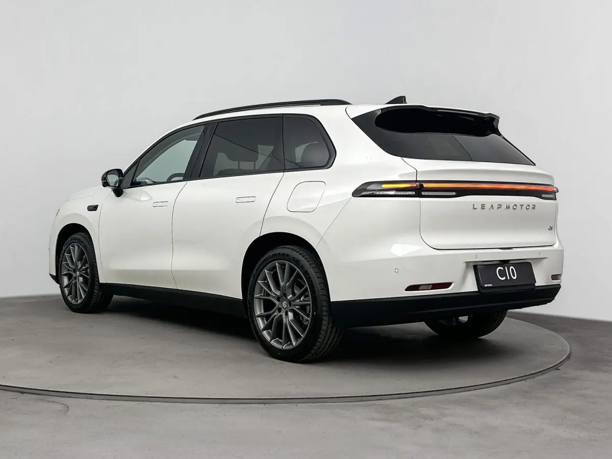 Design 69.9 kWh | VOORRAAD ACTIE| Pearl White | lichtmetalen velgen 20" | Luxe kunstlederen bekleding | navigatiesysteem | panoramadak |