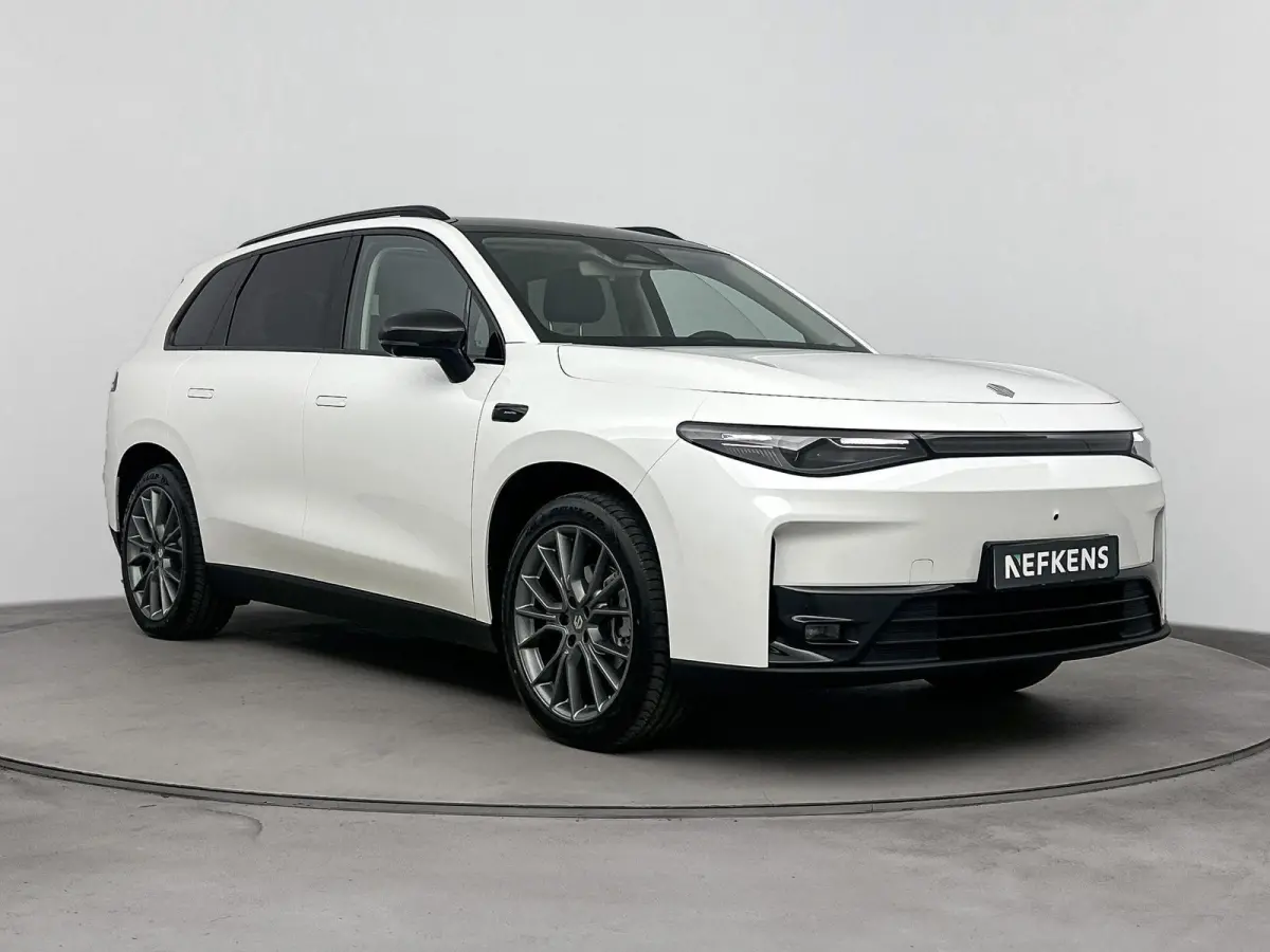 Design 69.9 kWh | VOORRAAD ACTIE| Pearl White | lichtmetalen velgen 20" | Luxe kunstlederen bekleding | navigatiesysteem | panoramadak |