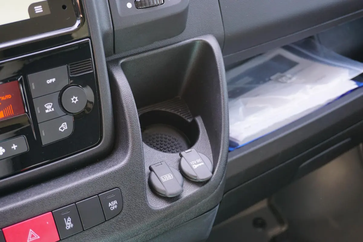 3.5T L3H2 47 kWh met Snellaad functie |Navigatie |Climate Control |Achteruitrijcamera |LED |DAB+ |Airbags voor en zijkant |Nieuwstaat |Expeditie grijs |Laadruimte volledig bekleed | VOL VOL 