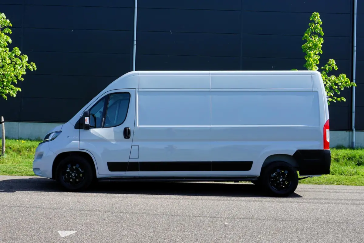 3.5T L3H2 47 kWh met Snellaad functie |Navigatie |Climate Control |Achteruitrijcamera |LED |DAB+ |Airbags voor en zijkant |Nieuwstaat |Expeditie grijs |Laadruimte volledig bekleed | VOL VOL 