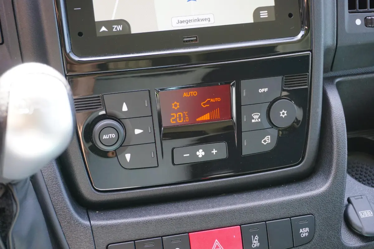 3.5T L3H2 47 kWh met Snellaad functie |Navigatie |Climate Control |Achteruitrijcamera |LED |DAB+ |Airbags voor en zijkant |Nieuwstaat |Expeditie grijs |Laadruimte volledig bekleed | VOL VOL 