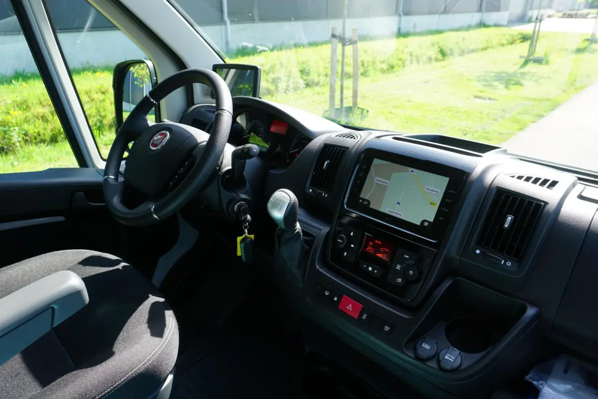 3.5T L3H2 47 kWh met Snellaad functie |Navigatie |Climate Control |Achteruitrijcamera |LED |DAB+ |Airbags voor en zijkant |Nieuwstaat |Expeditie grijs |Laadruimte volledig bekleed | VOL VOL 