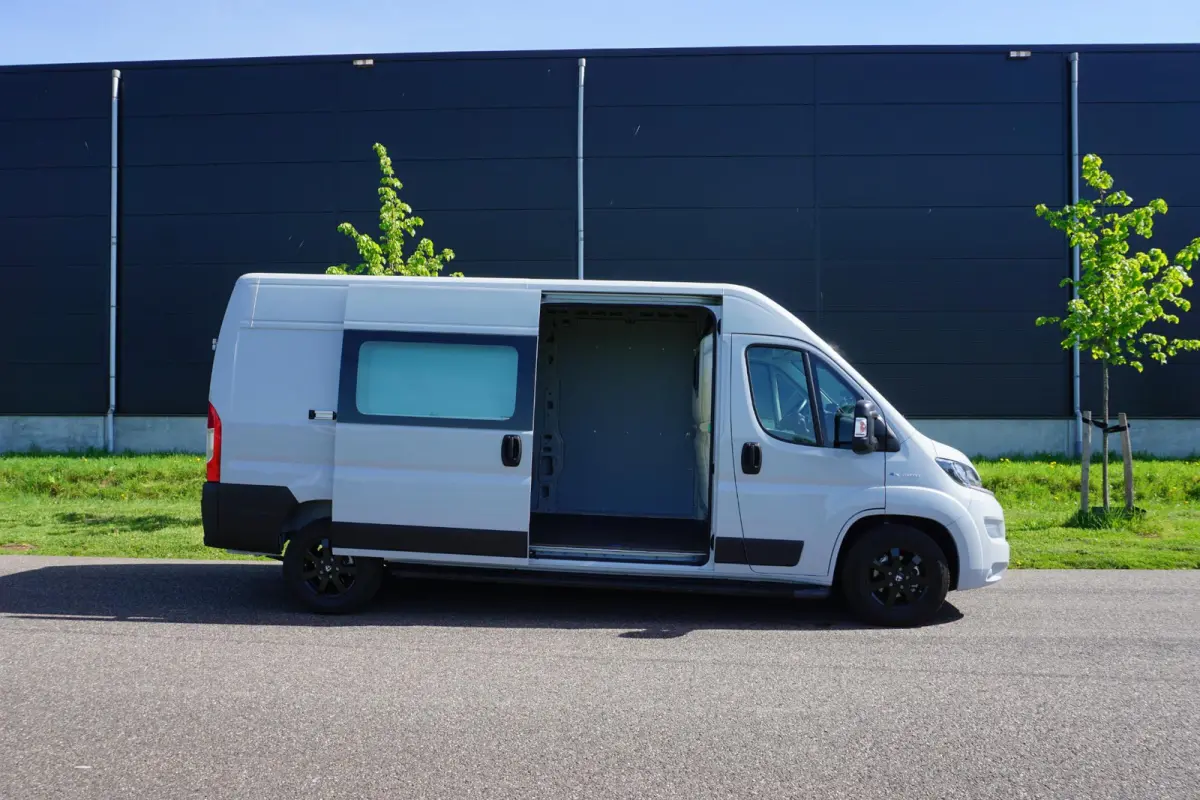 3.5T L3H2 47 kWh met Snellaad functie |Navigatie |Climate Control |Achteruitrijcamera |LED |DAB+ |Airbags voor en zijkant |Nieuwstaat |Expeditie grijs |Laadruimte volledig bekleed | VOL VOL 