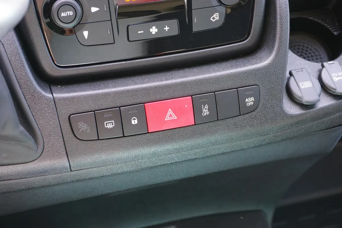 3.5T L3H2 47 kWh met Snellaad functie |Navigatie |Climate Control |Achteruitrijcamera |LED |DAB+ |Airbags voor en zijkant |Nieuwstaat |Expeditie grijs |Laadruimte volledig bekleed | VOL VOL 