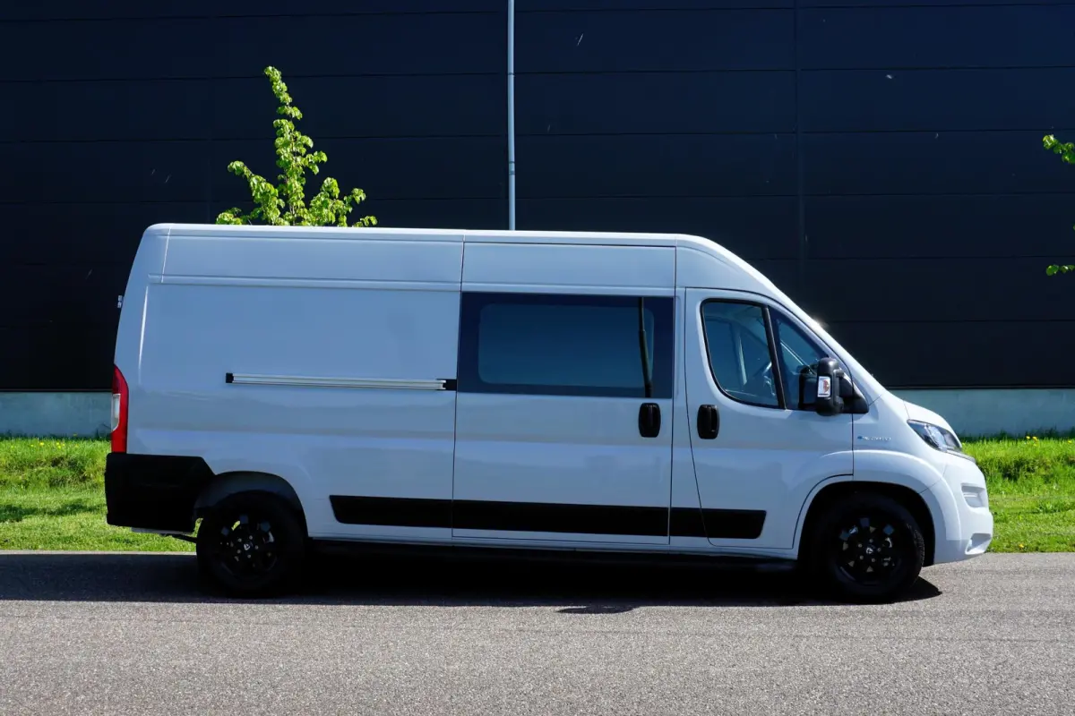 3.5T L3H2 47 kWh met Snellaad functie |Navigatie |Climate Control |Achteruitrijcamera |LED |DAB+ |Airbags voor en zijkant |Nieuwstaat |Expeditie grijs |Laadruimte volledig bekleed | VOL VOL 