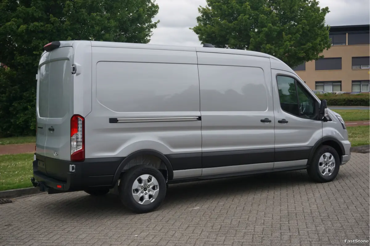 350L L3H2 Limited AUT-8 165PK BPM VRIJ Navi, Adap. Cruise, 360° Cam, Trekhaak, Xenon!! NR. 257