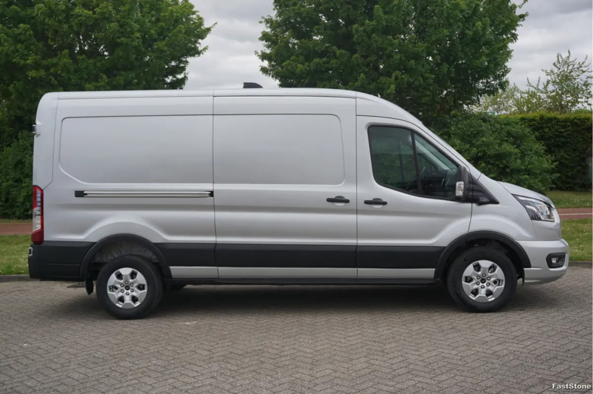 350L L3H2 Limited AUT-8 165PK BPM VRIJ Navi, Adap. Cruise, 360° Cam, Trekhaak, Xenon!! NR. 257