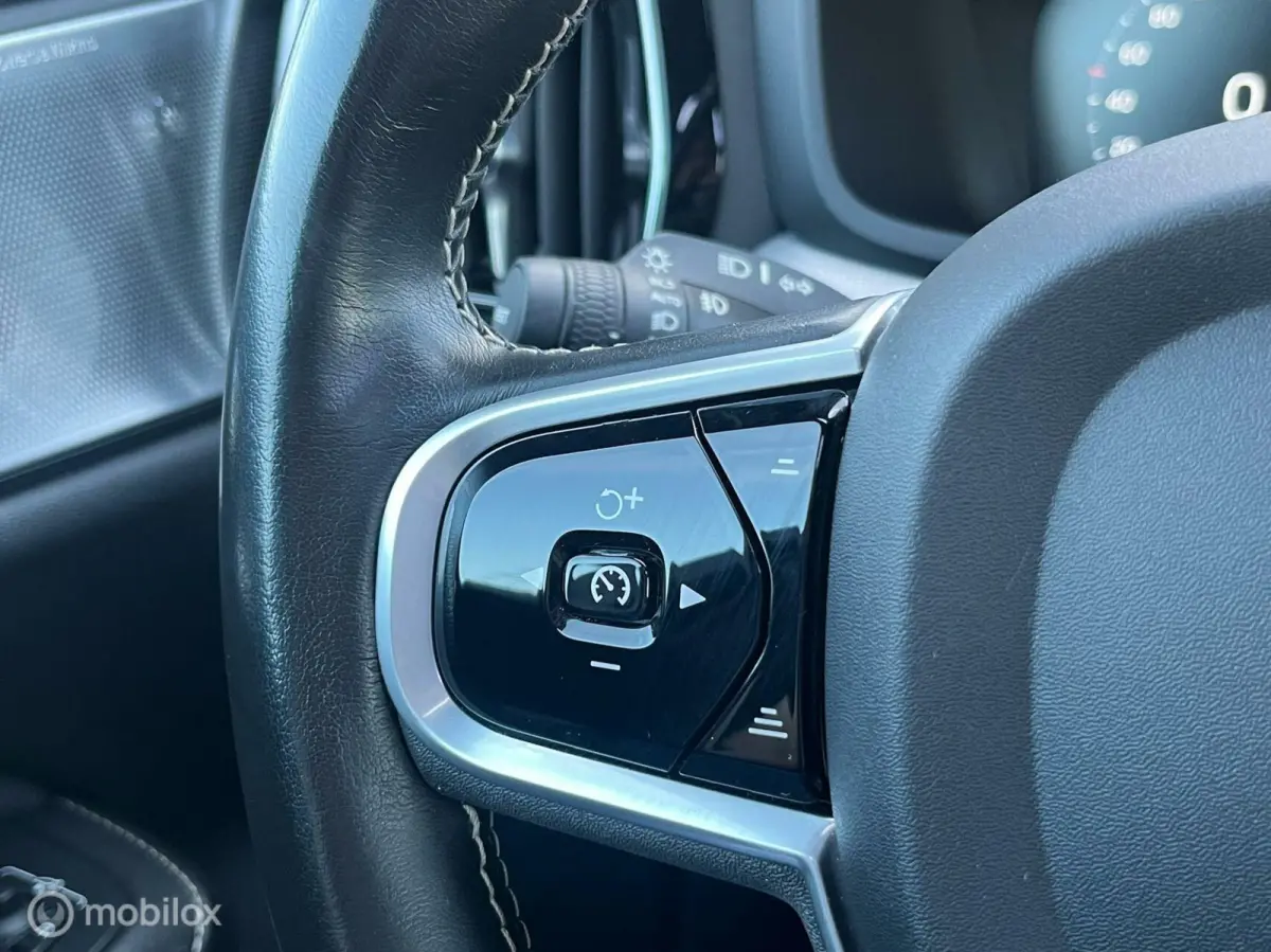 2.0 Recharge T8 R-Design LEDER DRIVE 360 CAMERA LED