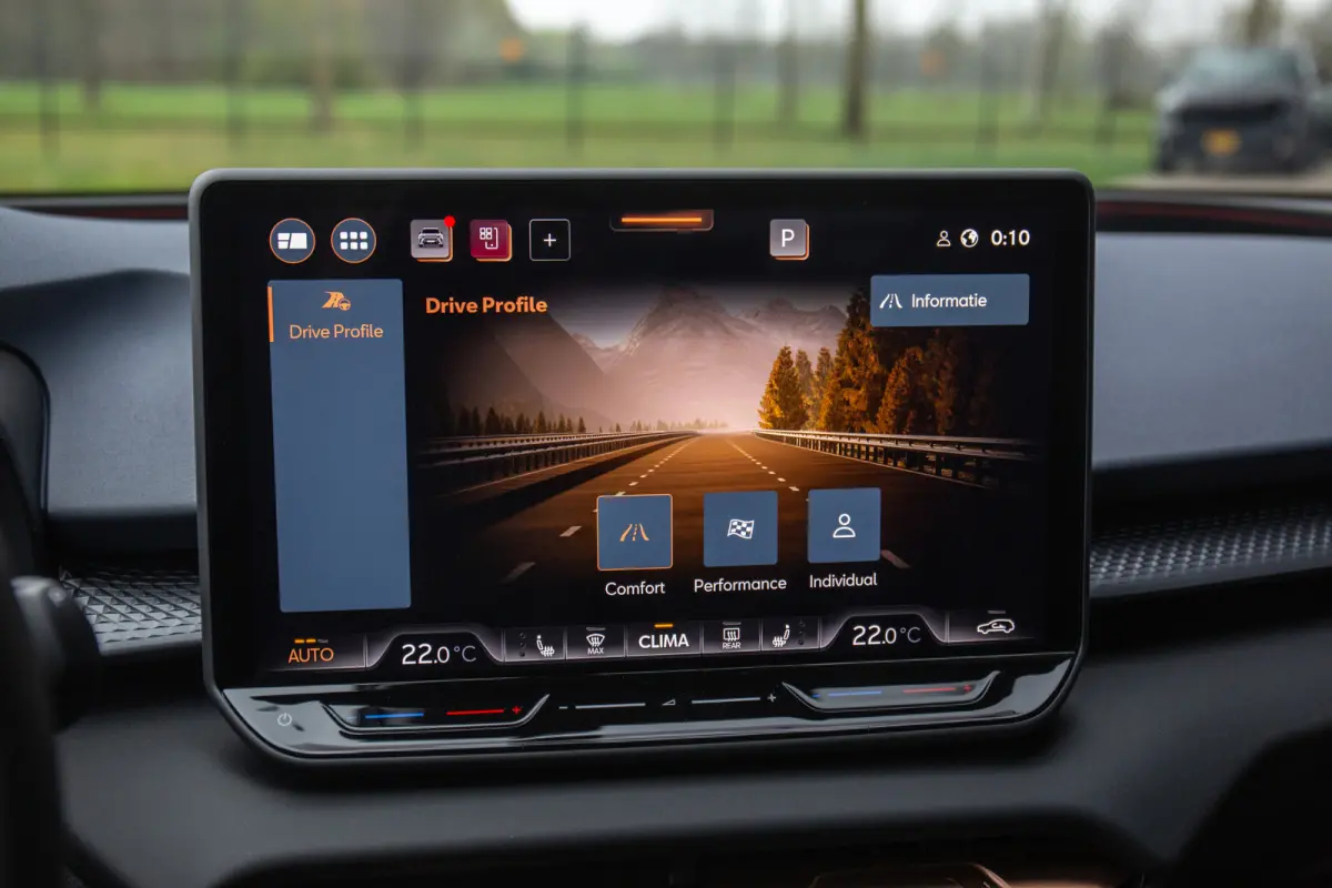 1.5 eTSI Business ,  Adaptive cruise, Carplay, Stuur/stoelverwarming,