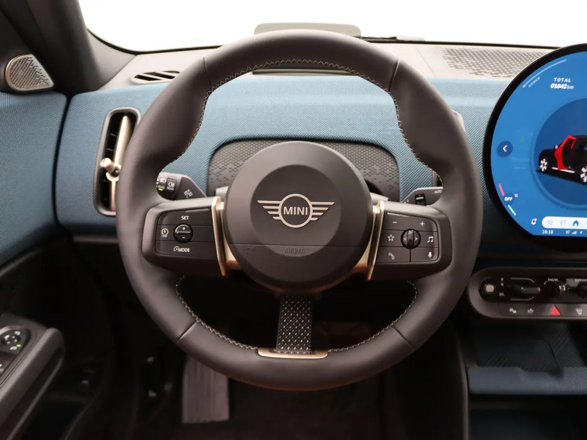C Favoured Trim + Pakket L + Panorama dak + Harman Kardon + Camera + Led + 19''