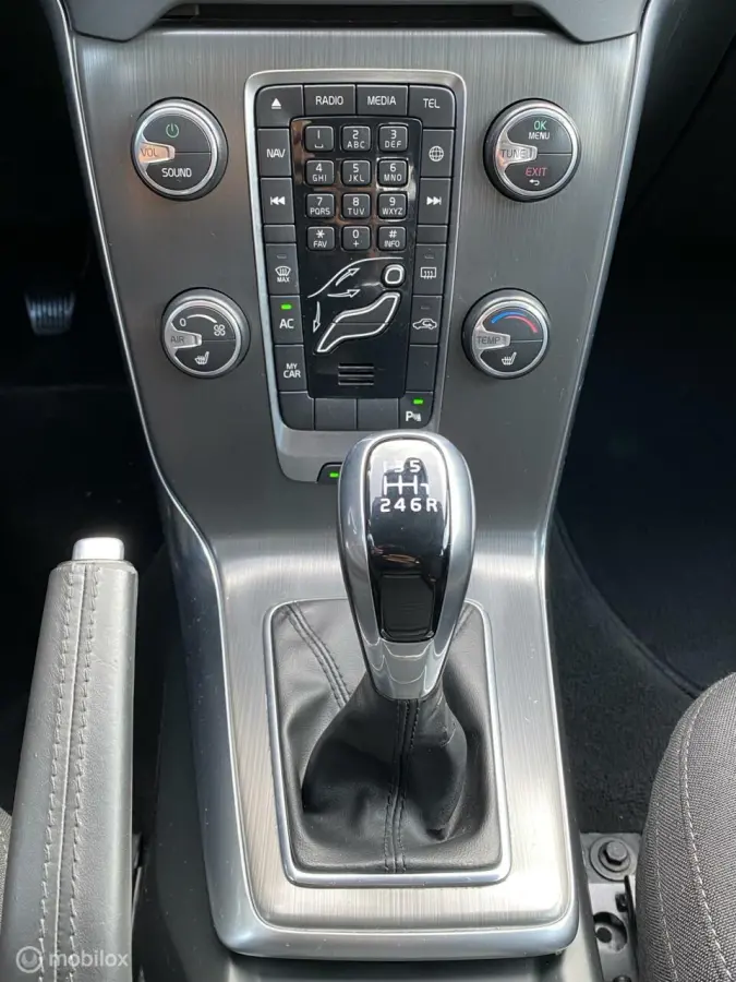 2.0 T2|Navigatie|Parkeersensoren|Digitaal Instrumentenpaneel