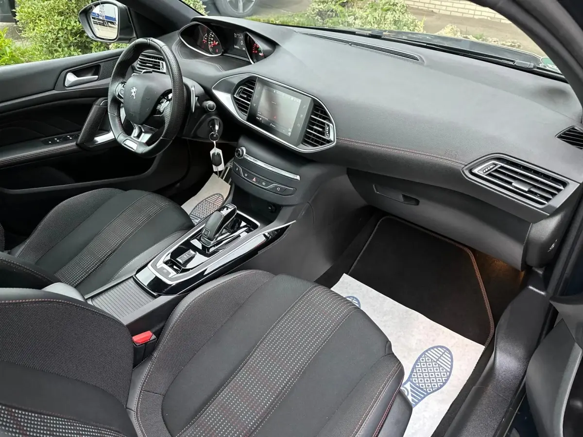 1.5 BlueHDi Blue Lease GT-Line / PANO