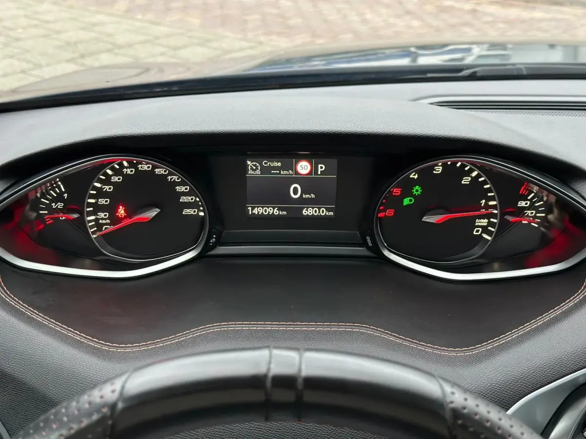 1.5 BlueHDi Blue Lease GT-Line / PANO